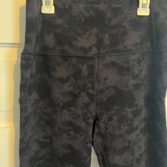 CRZ Yoga Butterluxe 28” leggings with pockets - Picture 2 of 3
